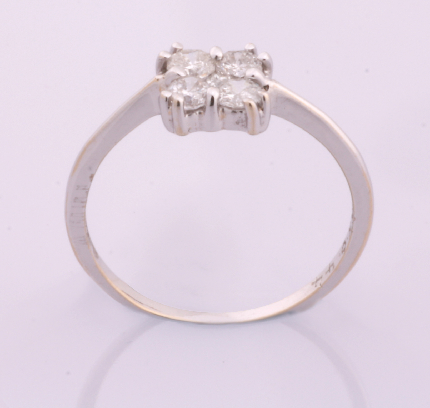 Beautiful 18 Kt Gold  Natural Diamond Ring